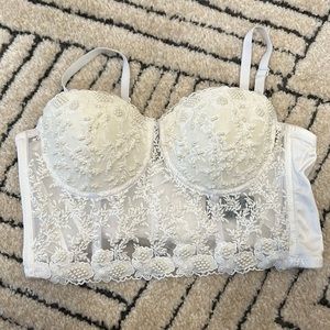 Windsor crop white top